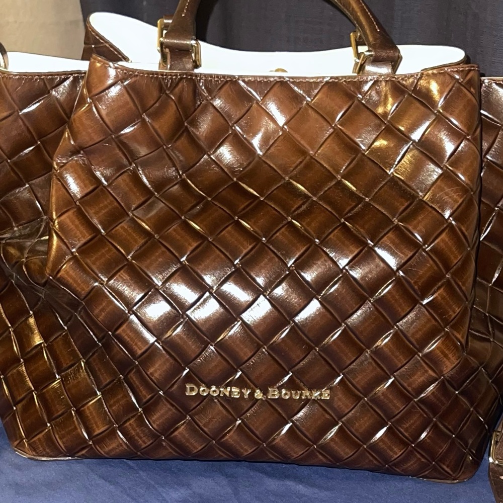 Dooney & Bourke large woven Barlow